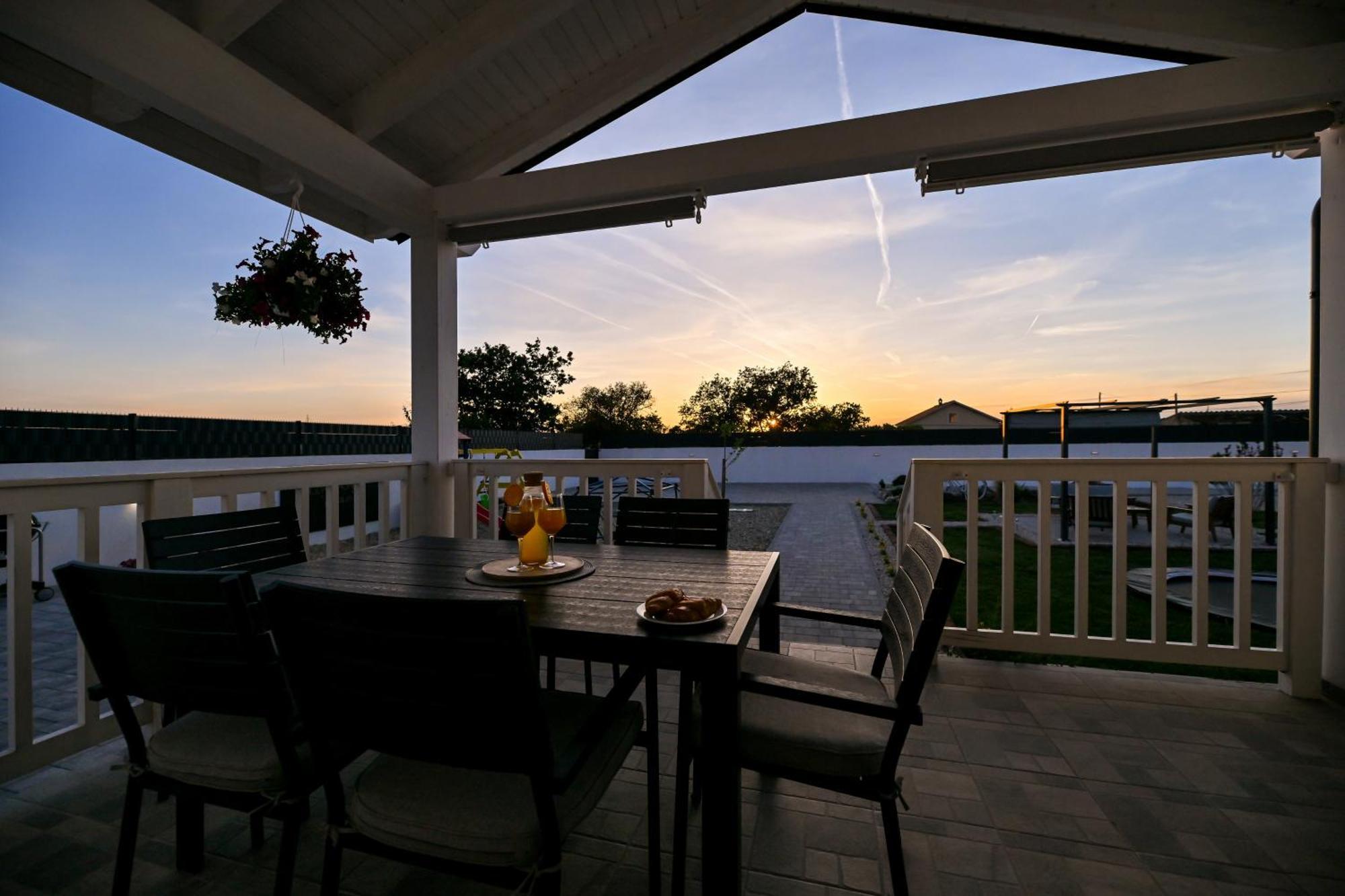 Holiday home Aprilis Galovac  Extérieur photo