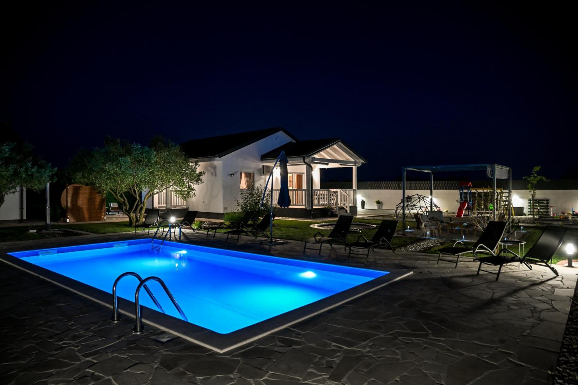 Holiday home Aprilis Galovac  Extérieur photo